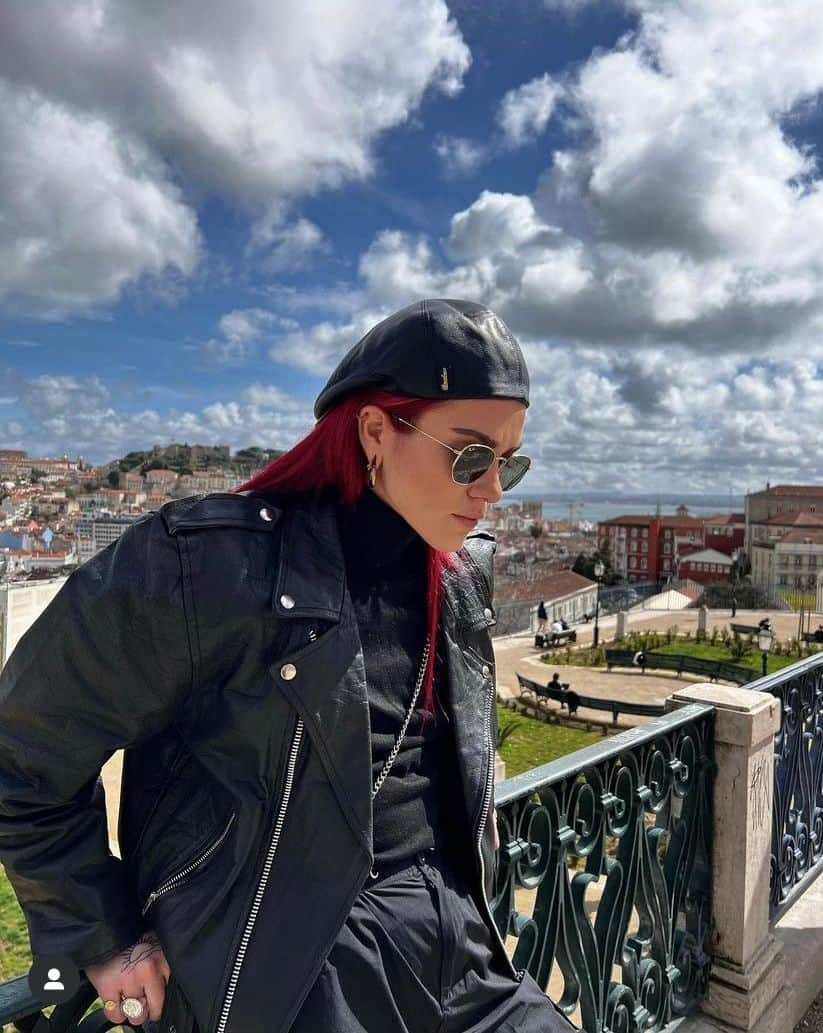 ボルサリーノのインスタグラム：「Signature Back in Black. With the new season calling, our favorite Milan resident #tatooartist Eva Banks reposted @eva90s outlines to a new season in her #hatyourdiversity all black look topped off by a #Borsalino black leather baseball cap. For those about to rock, we salute you.  Shop your select September #fall style now on www.borsalino.com #italianstyle #MadeinItaly #Borsalinoworld #baseballcap #Septembervibes #Borsalinocaplover #Borsalinonbaseball #Borsalinolover #urbanvibes #influencers #leathercap #streetstyle #Borsalinostyleinfluencers #artistvibes #backinblack #fallisintheair #Borsalinostyleinfluencers」