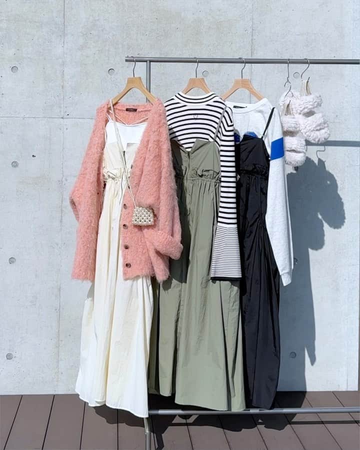 w closetのインスタグラム：「【new arrival】  "可愛いと思ったらいいね♡" _______________  ウエストドロストBIGポケットワンピース ¥6,490 color : グレージュ　カーキ　ブラック  2WAY仕様で前後どちらでも着られます◎  肩のアジャスターで丈感調整可能。ウエストマークも出来るのでスタイルアップが叶います♪ _______________  #wcloset#wclo_snap#ダブクロ#ダブルクローゼット#トレンドアイテム#カラーコーディネート#秋ファッション#秋コーディネート#コーディネート#秋コーデ#カジュアルコーデ#カラーコーデ#トレンドコーデ#大人カジュアルコーデ#ワンピース #ワンピースコーデ#キャミワンピ#キャミワンピース#秋ワンピ#秋ワンピース#ロングワンピース#ロングワンピ#カーキコーデ#ブラックコーデ#ホワイトコーデ#低身長コーデ#高身長コーデ#カーディガン#カーディガンコーデ#オレンジコーデ」