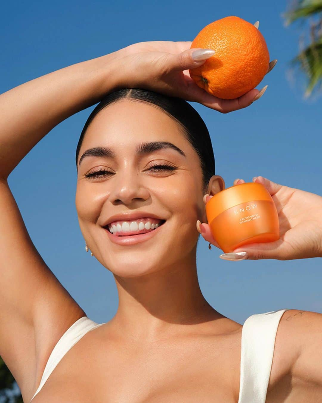 ヴァネッサ・ハジェンズのインスタグラム：「The all new Arctic Gold Vitamin C Mask is here! 🧡  A note from Vanessa:  “I am so excited to introduce the second mask in the KNOW Beauty Mask lineup! At KNOW, we’re all about solving one problem at the time with one product at the time… This mask is very close to my heart; as someone who has a lot of acne scars and dark spots (don’t pick your pimples everyone!) and who also enjoys the sun way too much, my skin tone can get dull and uneven. I knew I wanted the second KNOW Beauty product to tackle this issue.”  Say goodbye to dark spots, hyperpigmentation and sun damage! Say hello to bouncy, hydrated, luminous skin.  Click Link in Bio to Shop!」