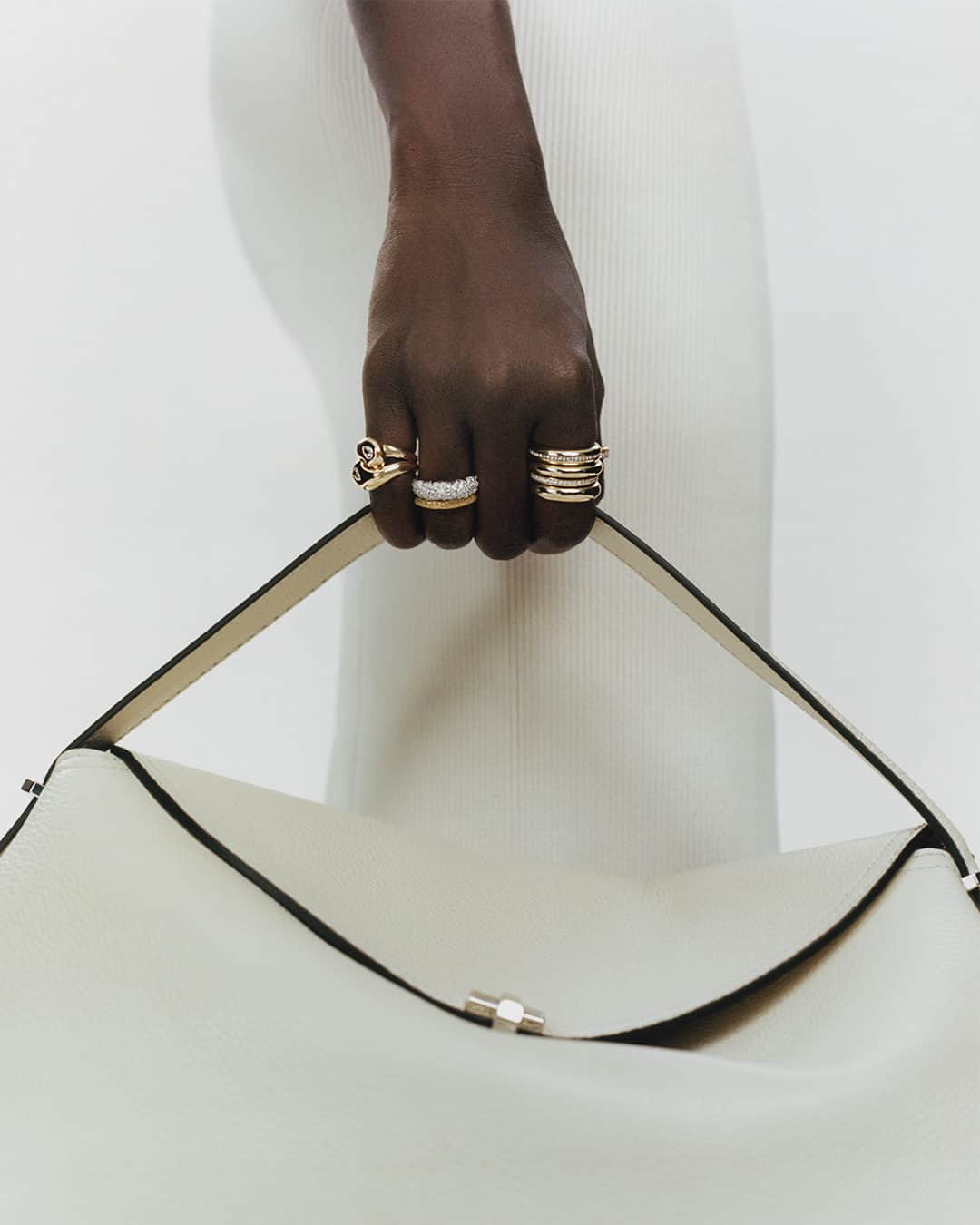 ネッタポルテのインスタグラム：「RING ON IT: Make the most of mixing metals when stacking your rings.  Tap the link in bio to shop at #NETAPORTER.」