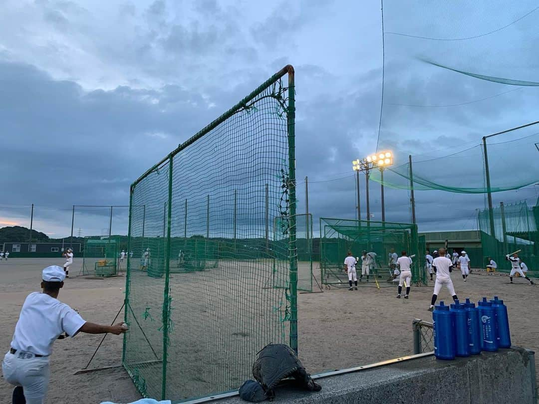 野田昇吾さんのインスタグラム写真 - (野田昇吾Instagram)「慎太郎に会ってきました。 両親のお話をたくさん聞くことができ、慎太郎は最後の最後まで生きたい！という想いが伝わり、沢山の奇跡を見せてくれたと言われてました。 最後まで、高校に入ってきた慎太郎そのものでした。  僕自身も慎太郎のように真っ直ぐありのままに突き進みたいと思います。  #横田慎太郎 #鹿児島実業野球部」9月14日 19時35分 - shogonoda