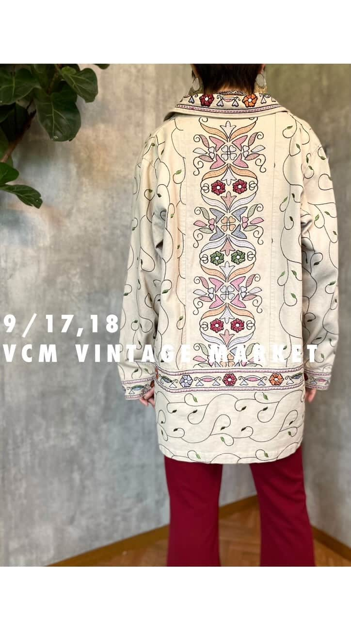 Chief used&vintageのインスタグラム：「✔️9/17,18 VCM VINTAGE MARKET 展開アイテム  刺繍のジャケット、たくさんお持ちします！ どのバイブスをチョイスするかは、お好みで☺︎  ☯️9/17(日),18(月•祝)はパシフィコ横浜で行われる VCM VINTAGE MARKET Vol.3に出店いたします。 イベント詳細は @vcm_vintagecollectionmall  もしくは当アカウントトップページに ピン留めしております投稿をご覧ください。  ※お品物のキープ•お取置きは出来ません。 ※当日はクレジットカード、現金払いがご利用いただけます。 ※通販に関するお問い合わせは恐れ入りますが、 9/19以降にお願いいたします。すべて1点ものにつき売り切れの際は何卒ご容赦ください。 ※9/17,18はオンラインストアは一時クローズいたします。  #ヴィンテージ  #ヴィンテージファッション #刺繍 #ジャケット #レディース古着 #embroidery #vintagefashion」