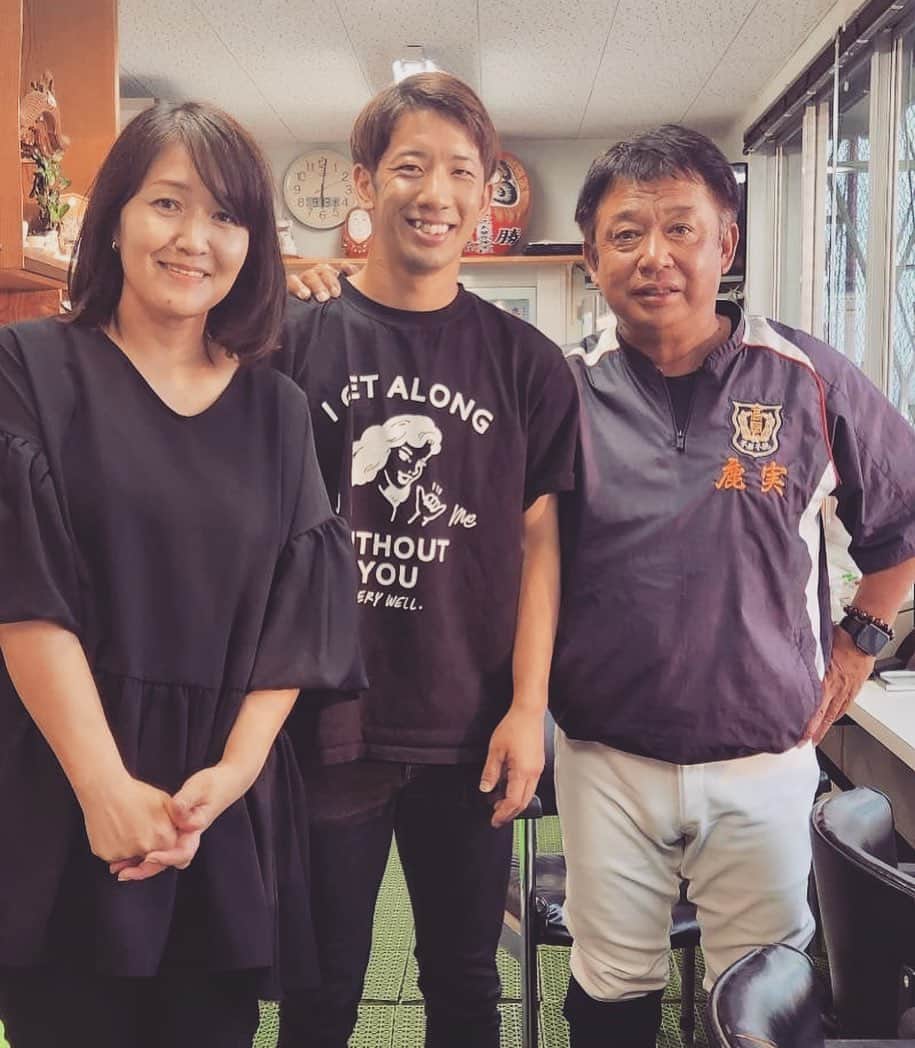 野田昇吾のインスタグラム：「世界一怖いボス（宮下監督）と世界一怖いボスのボス。  やはりこの場所はあまり好きじゃないですが、定期的に帰ってきたくなります笑  #鹿児島実業野球部」