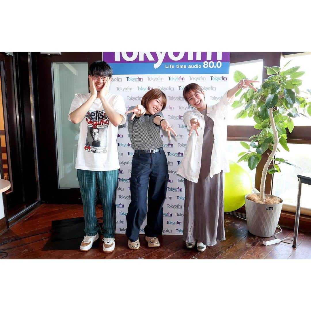 関取花のインスタグラム：「TOKYO FM「THE TRAD」ありがとうございましたー！久しぶりのTRAD、ハマくんとも会えて嬉しかった🐘写真はY2Kなイメージで撮ったけど何かが違う気もしますが、楽しかったってことで☺️📸」