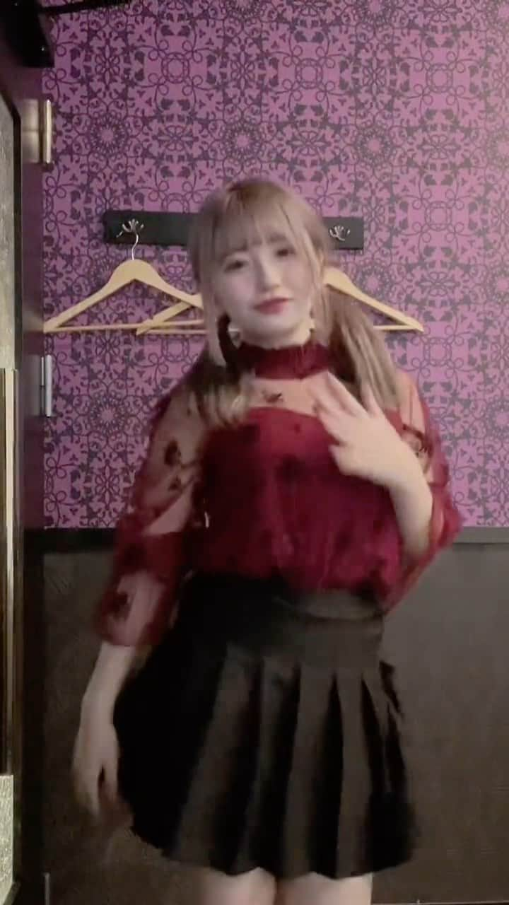 【TikTok】高校生エンタメ研究所のインスタグラム：「めっかわ中学3年生☆ じゅりなちゃんです👼  TikTokはいつもバズりっぱなしで 全男子沼落ち確定です★  女の子全開でいつもCuteです🎀  【本日のモデルさん】 @j.ve_xxtan  ⁡ TikTok ⇒ じゅりな（15） ⁡ いつも見てくれて ありがとうございます✩ ⁡ 全国の皆さまが推してる 高校生をご紹介👼 ⁡ リール投稿は、完全他薦の DM投票制で 選出させて頂いてます。 #TikTok総選挙 ⁡ 『今、日本一モテてる高校生』 をリアルに掲載しているメディア ⁡ 全国の芸能事務所 各メディア、雑誌の編集部 レコード会社も含めた プロデューサーの方々と 提携しています！ ⁡ 次世代スター発掘などにも 貢献できれば光栄です。 ⁡ ⁡ 〜運営からのお願い〜 ⁡ いいね！お気に入りボタン！ ポチッとして頂けると嬉しいです👍 ⁡ また、投稿の下にある 飛行機マークを押してシェアして いただけると喜びますっ‪⸜‪‪☺︎‬⸝‬‪‪ ⁡ 初めましての方は フォローよろしくです！😘 ⁡ #jc  #jcブランド  #女子中学生  #可愛い女の子 #tiktok #ダンス動画 #ティックトック #てぃっくとっく #ティックトッカー #美少女 #美少女図鑑 #ギャル #japanesegirl  #tiktokjapan  #japaneseidols #japanesecosplay #japanesetiktok」