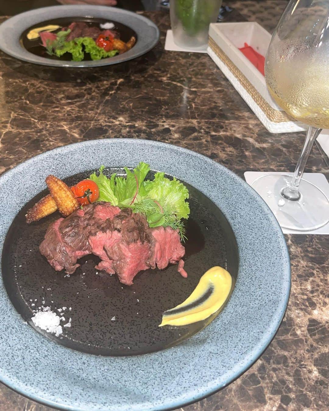 Madoka Yamamotoさんのインスタグラム写真 - (Madoka YamamotoInstagram)「最近はずっと名駅ばかりだったけど栄の夜はやっぱり楽しい🍸🌙@espoir_restaurantbar  ここの塩トリュフのポテトは、最近食べた中で上位で美味しかった🍟暗くて雰囲気が非常によいですー‼️🌃🎉 ・ ・ ・  PR @espoir_restaurantbar #エスポワール名古屋 #名古屋グルメ #名古屋ディナー #栄グルメ #栄ディナー #espoir#コーデ#ディナーコーデ#ポニーテール」9月14日 19時56分 - madochosu