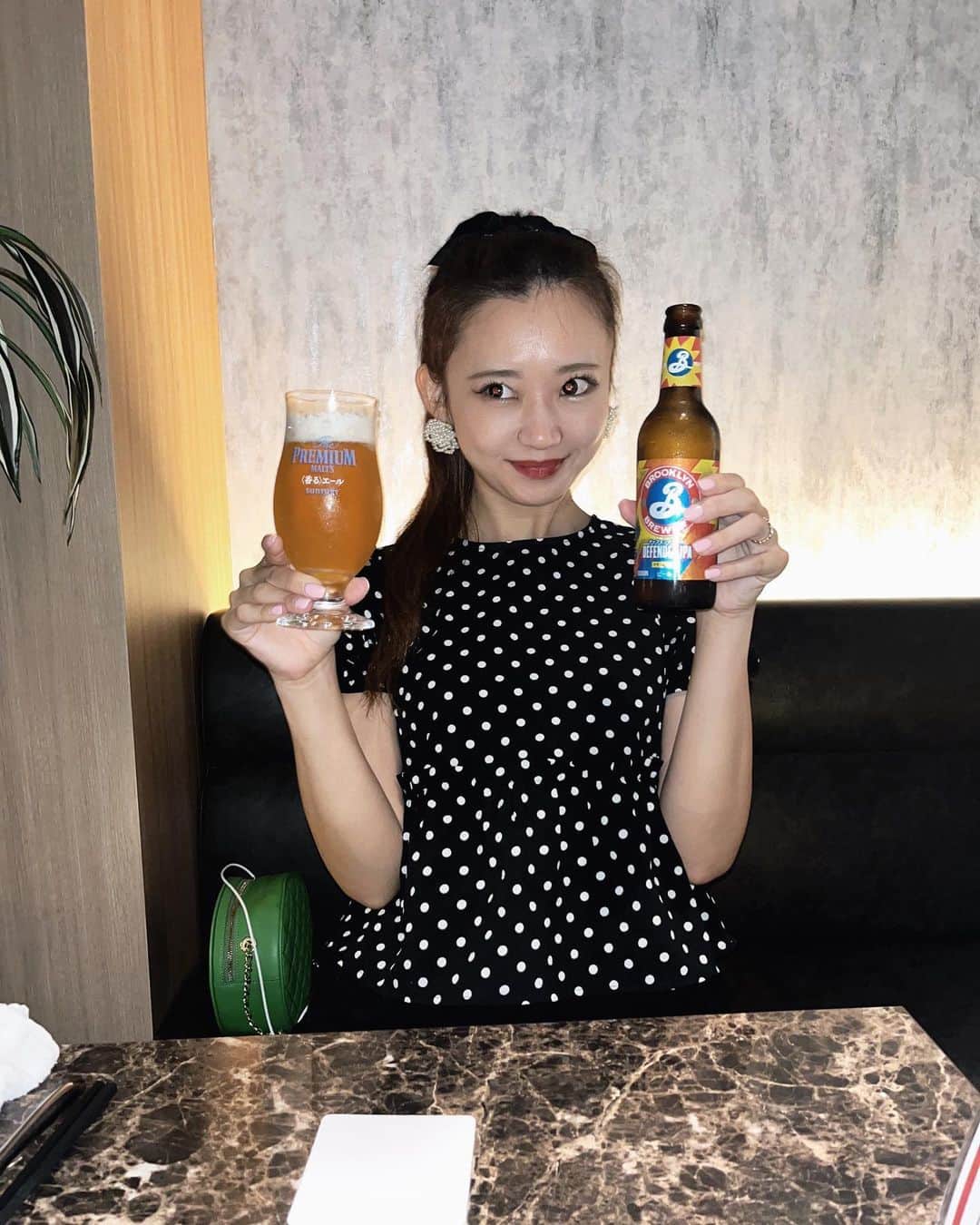 Madoka Yamamotoのインスタグラム：「最近はずっと名駅ばかりだったけど栄の夜はやっぱり楽しい🍸🌙@espoir_restaurantbar  ここの塩トリュフのポテトは、最近食べた中で上位で美味しかった🍟暗くて雰囲気が非常によいですー‼️🌃🎉 ・ ・ ・  PR @espoir_restaurantbar #エスポワール名古屋 #名古屋グルメ #名古屋ディナー #栄グルメ #栄ディナー #espoir#コーデ#ディナーコーデ#ポニーテール」