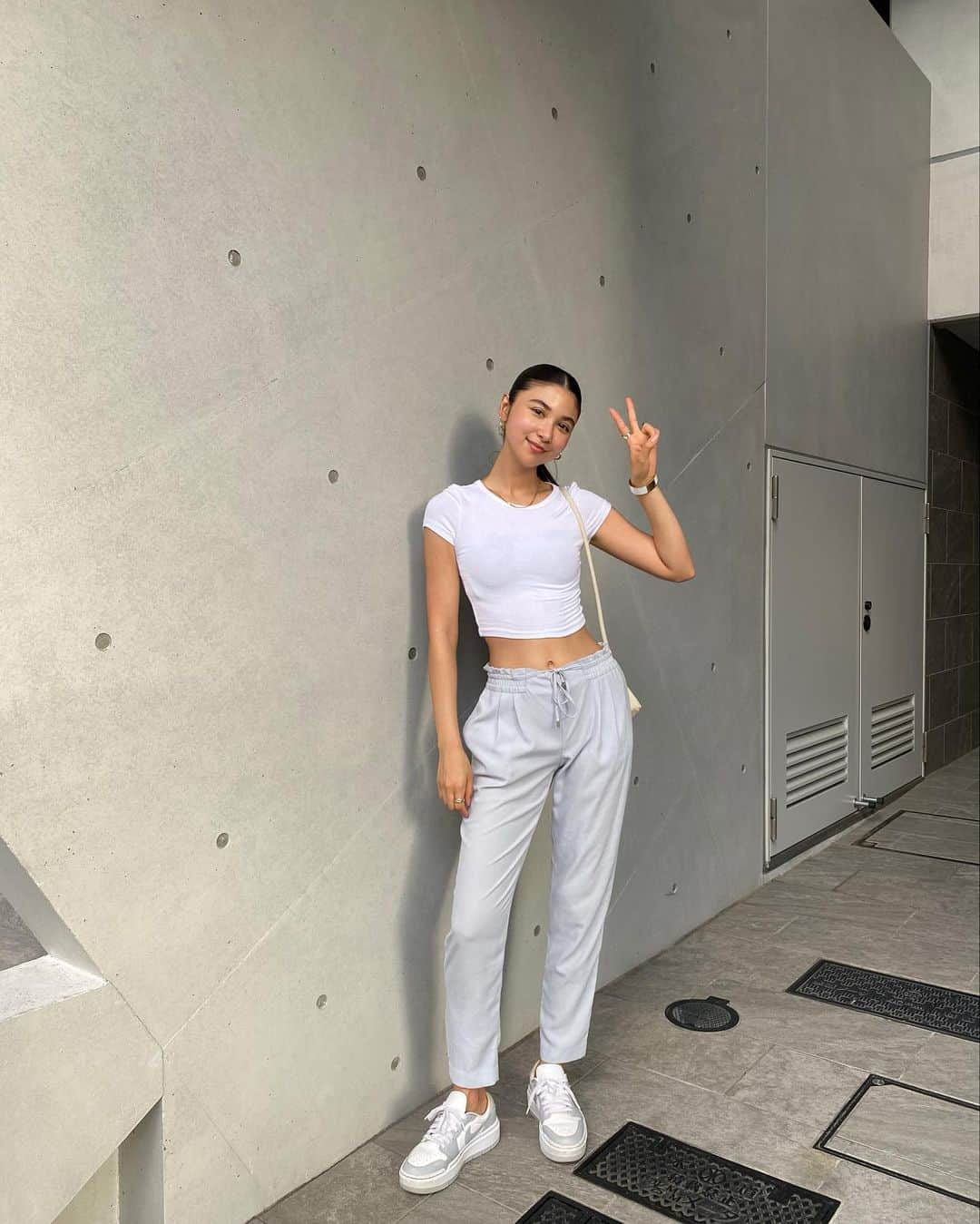 石井エミリーさんのインスタグラム写真 - (石井エミリーInstagram)「simple style 👟🤍✨」9月14日 19時57分 - _emilyishii_