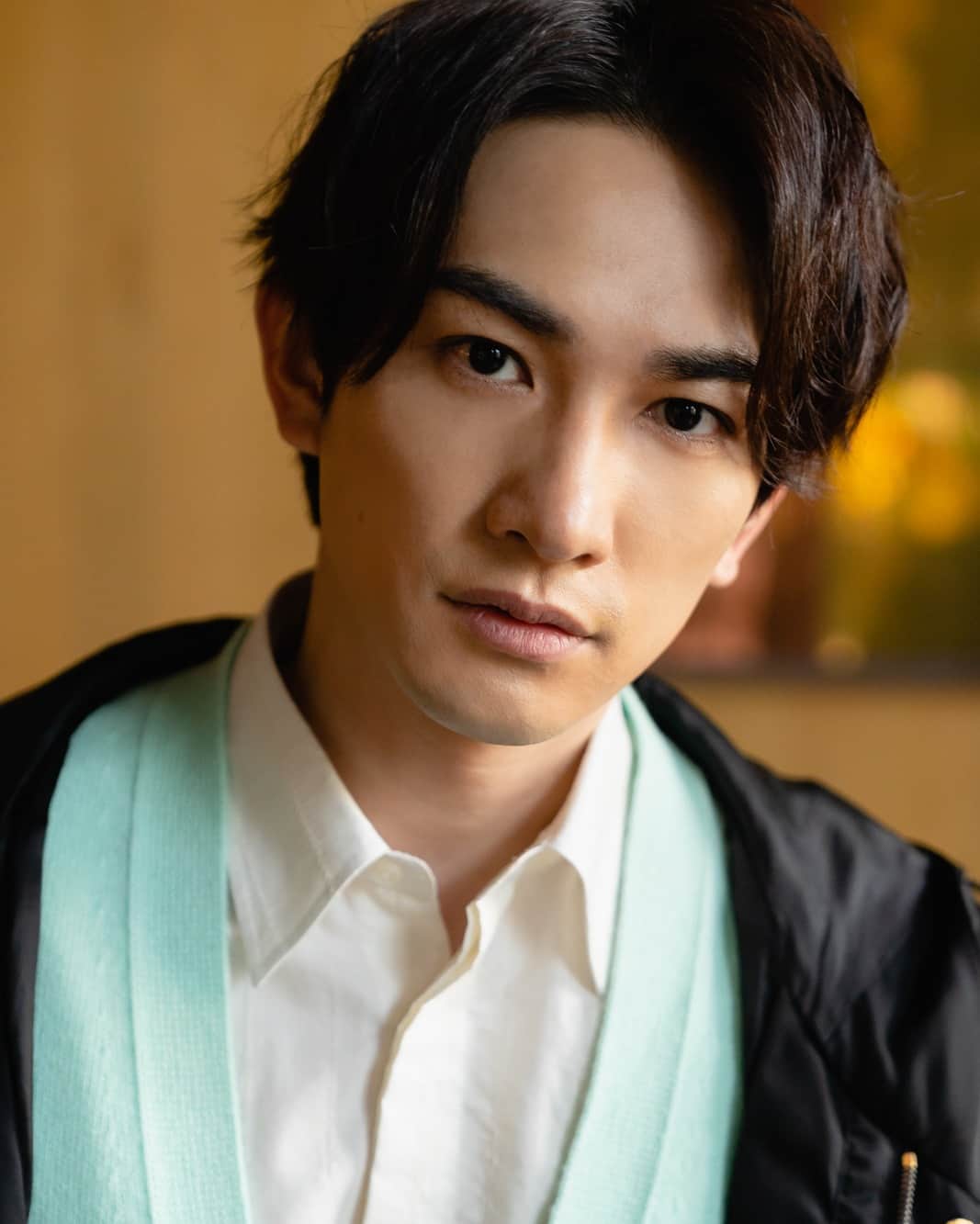 のインスタグラム：「. 【町⽥啓太】 “僕自身は、昔から喋るのは好きだったのですが、相手にちゃんと伝わるように自分の思いを言葉で伝えるのは難しい。以前は自分の気持ちを言語化するのにとても苦労しましたし、今も努力しないといけないな、と思いながら生きています。”  映画『チェリまほ THE MOVIE 〜30歳まで童貞だと魔法使いになれるらしい〜』インタビューより。 記事は @fashionpressjp プロフィールのURLから。  #町田啓太 #KeitaMachida #MachidaKeita #チェリまほ #チェリまほthemovie #fashionpress」