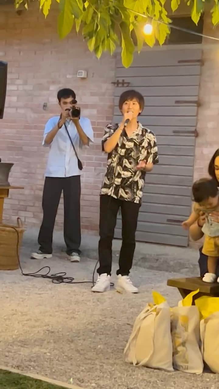 関義哉のインスタグラム：「I sang my original song at the Wedding Party in Italy ・ 結婚式で急遽 アカペラで歌うことに。 オリジナル曲 「One Family」English ver  #weddingsong  #christianmusic  #christianmusicians  #christianartist  #firenzegram」