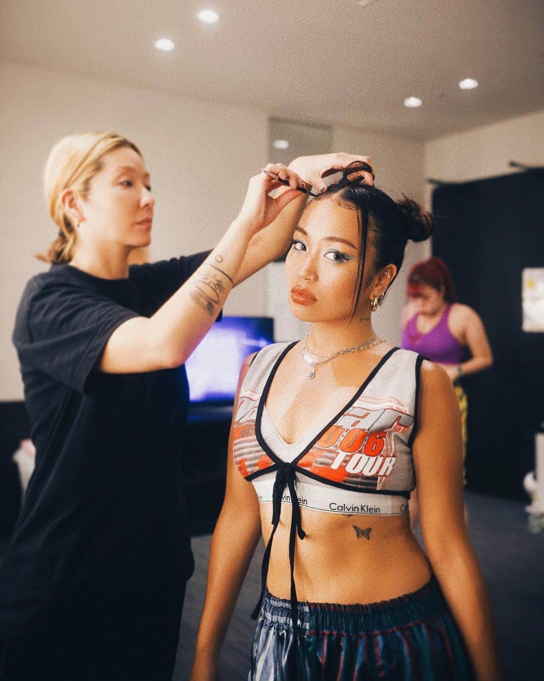 RIEHATAのインスタグラム：「IT'S SHOW TIME⚡️✨  tonight 8PM🔫 "We Be Burnin'" ROUND2 ‼️ on YouTube‼️📺  styling: me hair&makeup: @torivomit   📸 @hajime_kidmade」