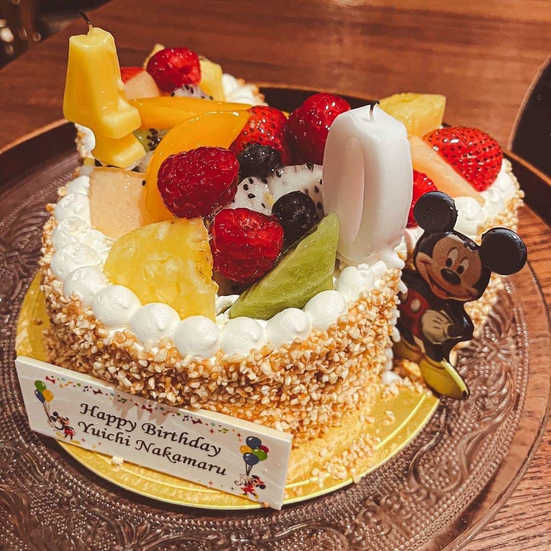 中丸雄一さんのインスタグラム写真 - (中丸雄一Instagram)「香港マカオの思い出写真。 「何するカトゥーン？」の番組からケーキもらった。あとマカオのホテルからもお祝いしてもらった。  ちょっとお祝いされ過ぎました。忘れられない三日間です。感謝しきれないっ！」9月14日 20時06分 - y_nakamaru_94