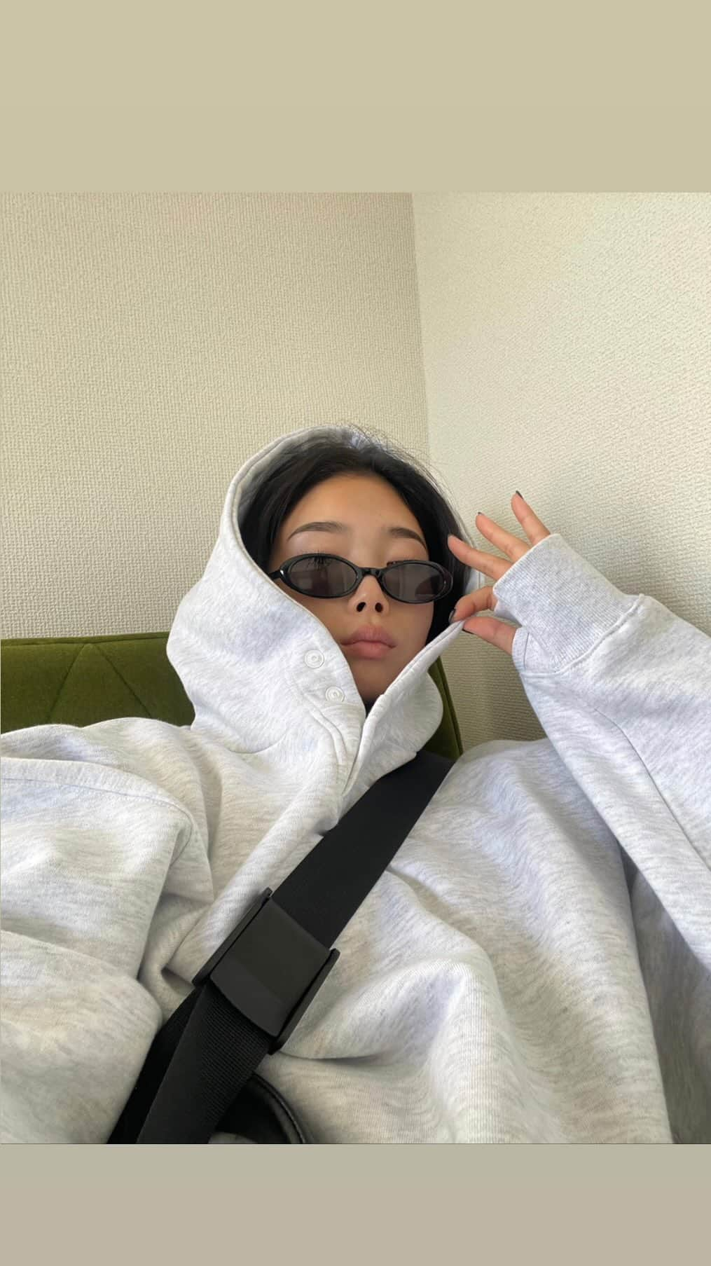 yuikoのインスタグラム：「受注会で人気なhoodie、涼しくなってきたらこんな格好したいな、と妄想しながら久々にリール撮りました これでチャリ通します🚲 私が着てるのはMサイズ @suwdee_official」