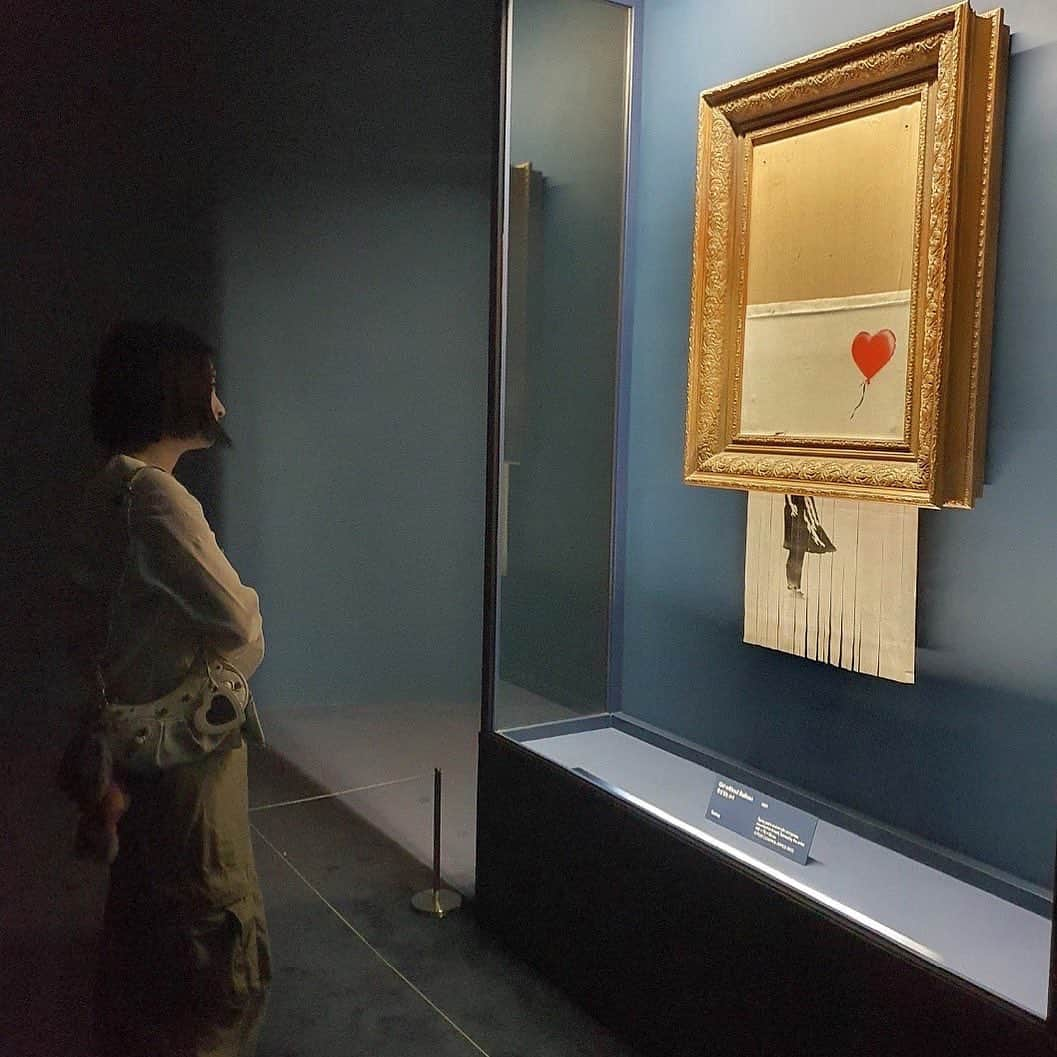 ジョンハさんのインスタグラム写真 - (ジョンハInstagram)「사랑은 쓰레기통에 @banksy #keithharing」9月14日 20時21分 - 1993kg