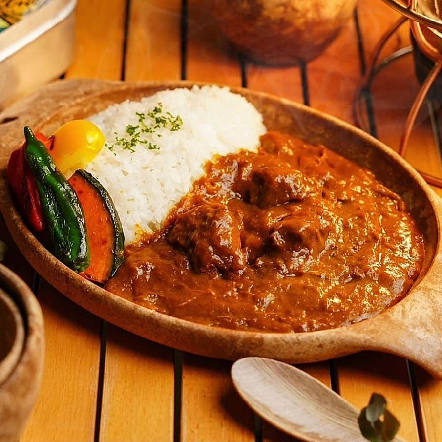 チキン南蛮カレーのルウ王子さんのインスタグラム写真 - (チキン南蛮カレーのルウ王子Instagram)「カレー倶楽部ルウ都城本店では 大ヒット中のキャンプ専用カレーも 店頭にて限定販売中！  キャンプのお供に キャンプ専用カレー！  カレー倶楽部ルウへ ご来店お待ちしてルウ！ ★ ★ #カレー好きと繋がりたい #チキン南蛮カレー #都城ランチ #カレー #宮崎グルメ #都城カレー #カレー倶楽部ルウ #宮崎 #都城 #カレー好きな人と繋がりたい #宮崎ランチ #都城メンチ #チキン南蛮 #ミート券 #都城市プレミアム付スマイル商品券」9月14日 20時16分 - currynoprince