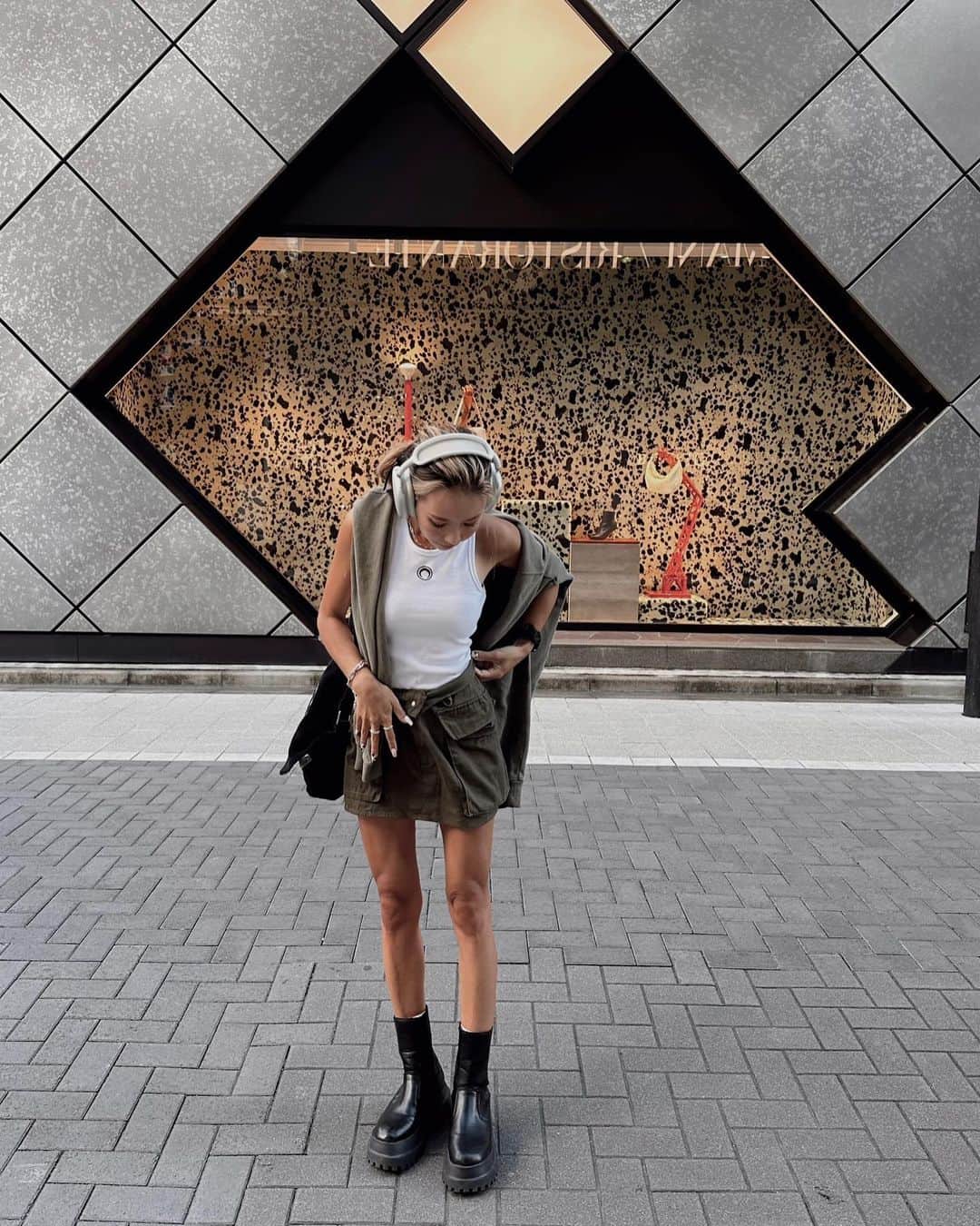 ✷kana✷のインスタグラム：「まだ暑いけど少しずつ秋にシフト⇅🍂 今しかできない生脚ショートブーツstyle好き！！  #looks#coordinate#autumncolors#casualstyle#150cmコーデ#ブーツコーデ」