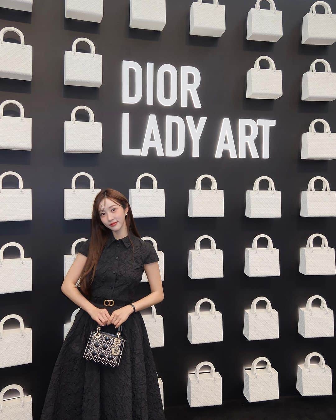 COCO さんのインスタグラム写真 - (COCO Instagram)「#광고 Lady Dior Celebration 다녀왔어요🤍 디올성수 정말 너무 예쁘고 특별하게 꾸며져있는데요 이번전시가 더 특별했던건 바로바로 한국 아티스트와 함께 했다는 거예요😉 2023년 9월2일 부터 9월17일 디올 성수로 gogo! 데이트 하기에도 좋다꾸요🫶🏻🤭  #LadyDior #Dior」9月14日 20時19分 - rilaccoco