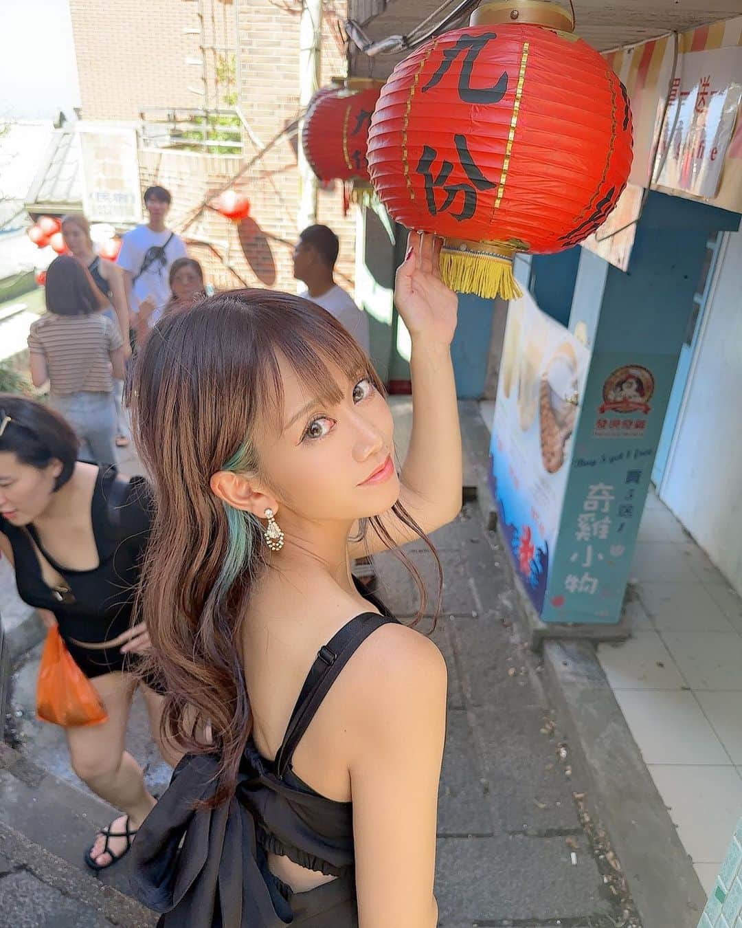 JULIEのインスタグラム：「台湾大好き🏮🇹🇼❤️   #パリオン #バーレスク東京 #Tokyo #スニーカー女子 #小悪魔ageha #showclub #showDancer #fashion #l4f #l4l #selfie #ビジョビ#gal #followforfollowback #水着 #水着ギャル #Japanese #Japanesegirl #Japanesegravure #Love #Instagood #台湾」