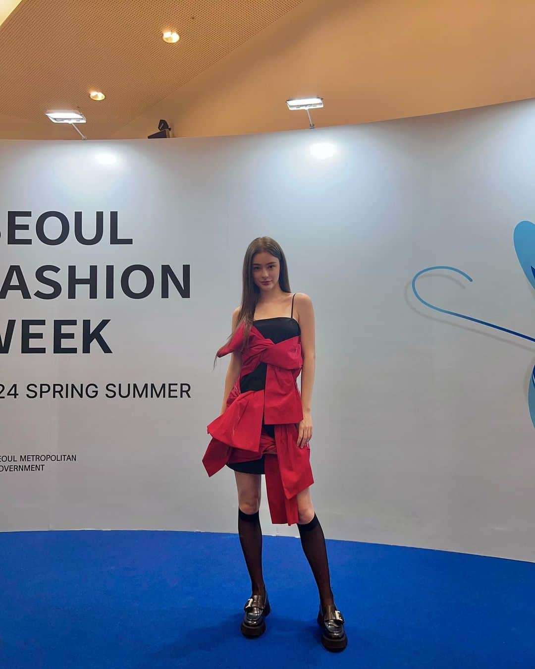 ダシャ・テゥアランさんのインスタグラム写真 - (ダシャ・テゥアランInstagram)「초대해 주셔서 고맙습니다! ₊˚⊹♡ I enjoyed the new collection💌 And thank you for giving me the opportunity to join Seoul Fashion Week again ₊˚⊹⋆ @maison_nica」9月14日 20時39分 - taaarannn