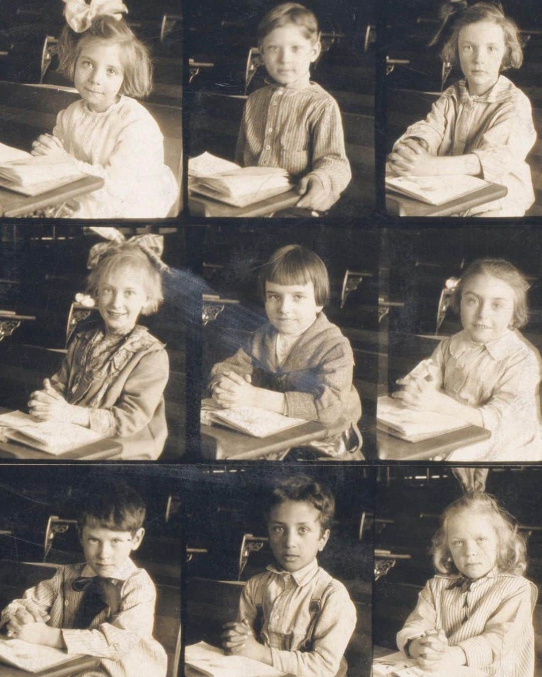 スミソニアン博物館のインスタグラム：「Smile awkwardly for the camera, it’s National School Picture Day! 😁   From fresh haircuts to bows of all sorts, these elementary school students from the 1920s are showing off their best styles.   One hundred years later, these school pictures still feel familiar. Which picture do you relate to most?  📷 : @americanart」