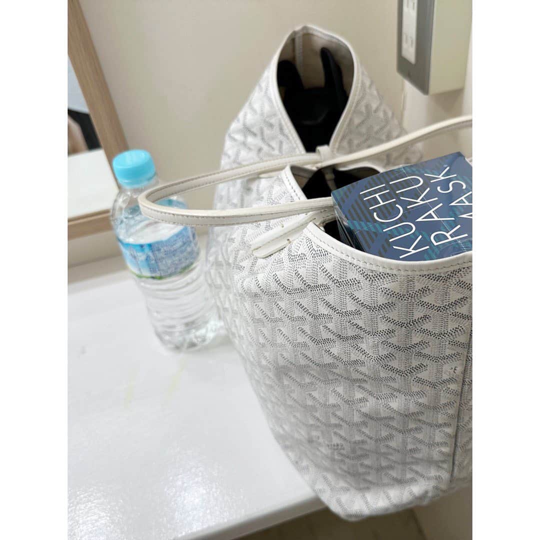 武藤京子さんのインスタグラム写真 - (武藤京子Instagram)「* * ヘアメイク途中の サザエさんヘア😆 * そして今日は ストックがなくなりつつあったので 久しぶりにマスクを買いました いつでも着けられるように 持っておくとやっぱり安心…😷 * コロナとインフルエンザ どっちも流行ってるそうなので 気をつけましょうね〜😉」9月14日 20時32分 - kyokomuto0628