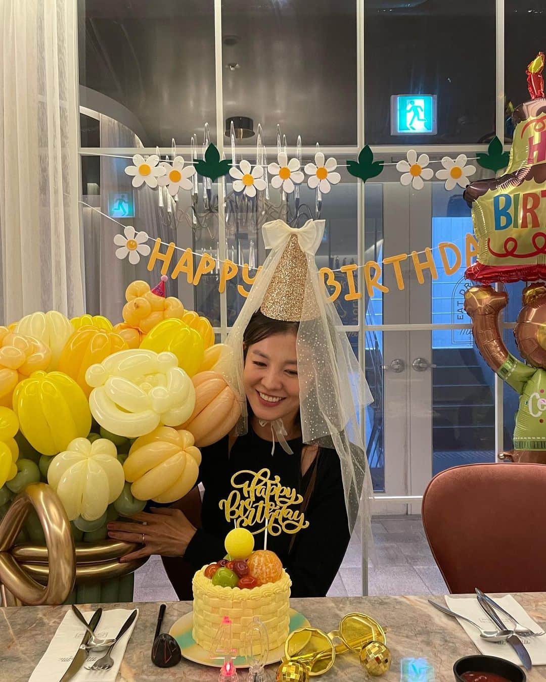 キム・ソンウンのインスタグラム：「생일파티가 부끄럽다 했지만 많이 신나있네😅」