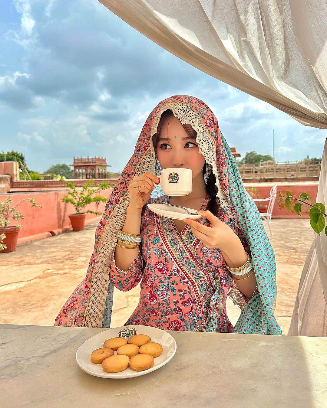 Sarraさんのインスタグラム写真 - (SarraInstagram)「📍India Jaipur🇮🇳インド ジャイプール  シティパレスでマハラジャ気分🏰❤️ . . . . #シティパレス#シティパレスジャイプール#ジャイプール#インド#インド旅行#インド生活#インド旅#サリー#インディアン#インディアンジュエリー#マハラジャ#海外旅行#海外ファッション#城#海外ガール#海外旅行好きな人と繋がりたい#india#Jaipur#citypalace#citypalacejaipur#maharaja#Sally#travel#staycation#vacation#sunsout#resortwear#indiatravelgram#delhi」9月14日 20時34分 - sarra31247