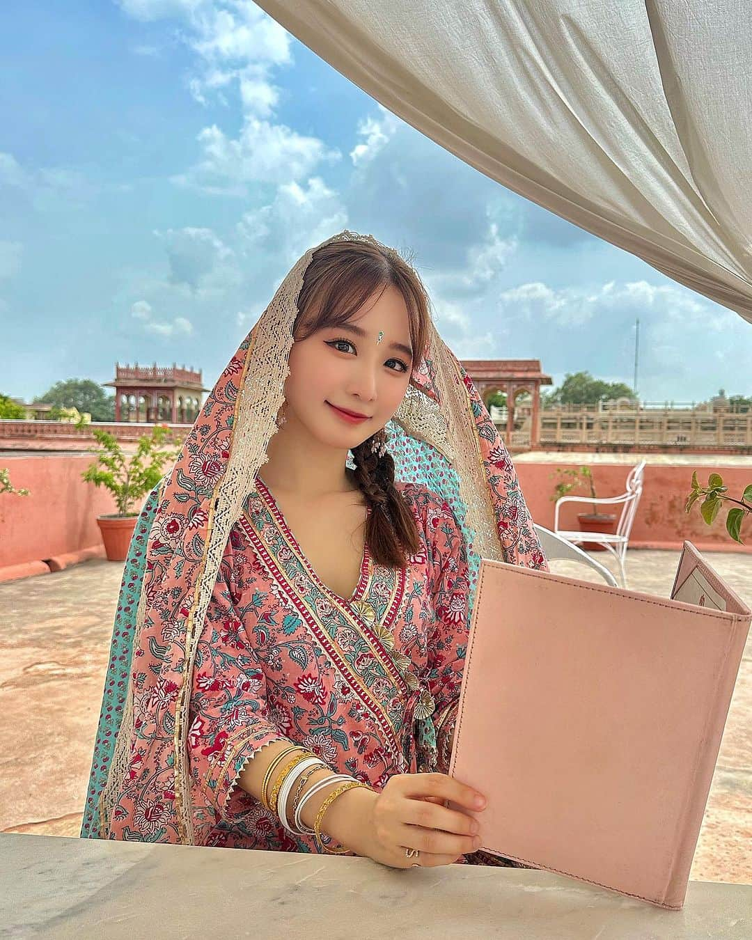 Sarraさんのインスタグラム写真 - (SarraInstagram)「📍India Jaipur🇮🇳インド ジャイプール  シティパレスでマハラジャ気分🏰❤️ . . . . #シティパレス#シティパレスジャイプール#ジャイプール#インド#インド旅行#インド生活#インド旅#サリー#インディアン#インディアンジュエリー#マハラジャ#海外旅行#海外ファッション#城#海外ガール#海外旅行好きな人と繋がりたい#india#Jaipur#citypalace#citypalacejaipur#maharaja#Sally#travel#staycation#vacation#sunsout#resortwear#indiatravelgram#delhi」9月14日 20時34分 - sarra31247