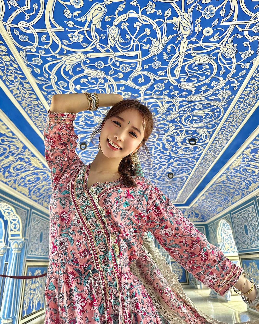 Sarraさんのインスタグラム写真 - (SarraInstagram)「📍India Jaipur🇮🇳インド ジャイプール  シティパレスでマハラジャ気分🏰❤️ . . . . #シティパレス#シティパレスジャイプール#ジャイプール#インド#インド旅行#インド生活#インド旅#サリー#インディアン#インディアンジュエリー#マハラジャ#海外旅行#海外ファッション#城#海外ガール#海外旅行好きな人と繋がりたい#india#Jaipur#citypalace#citypalacejaipur#maharaja#Sally#travel#staycation#vacation#sunsout#resortwear#indiatravelgram#delhi」9月14日 20時34分 - sarra31247