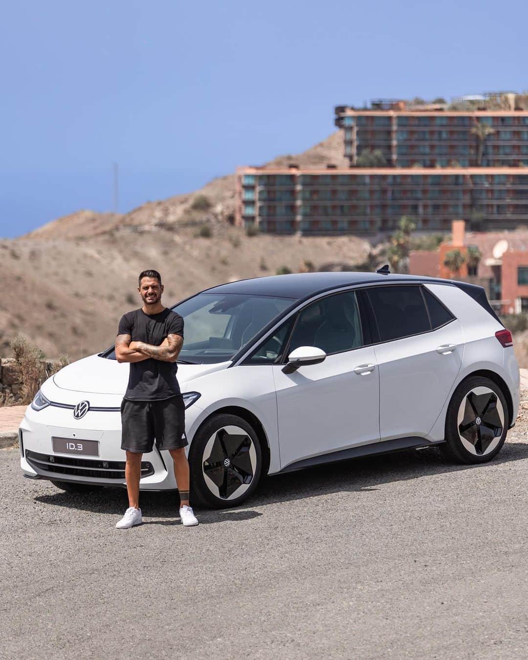 ビクトル・マチン・ペレスさんのインスタグラム写真 - (ビクトル・マチン・ペレスInstagram)「NUEVO ID3 😱  100% Eléctrico 🔋  @vwcanarias」9月14日 20時37分 - vitolomperez20