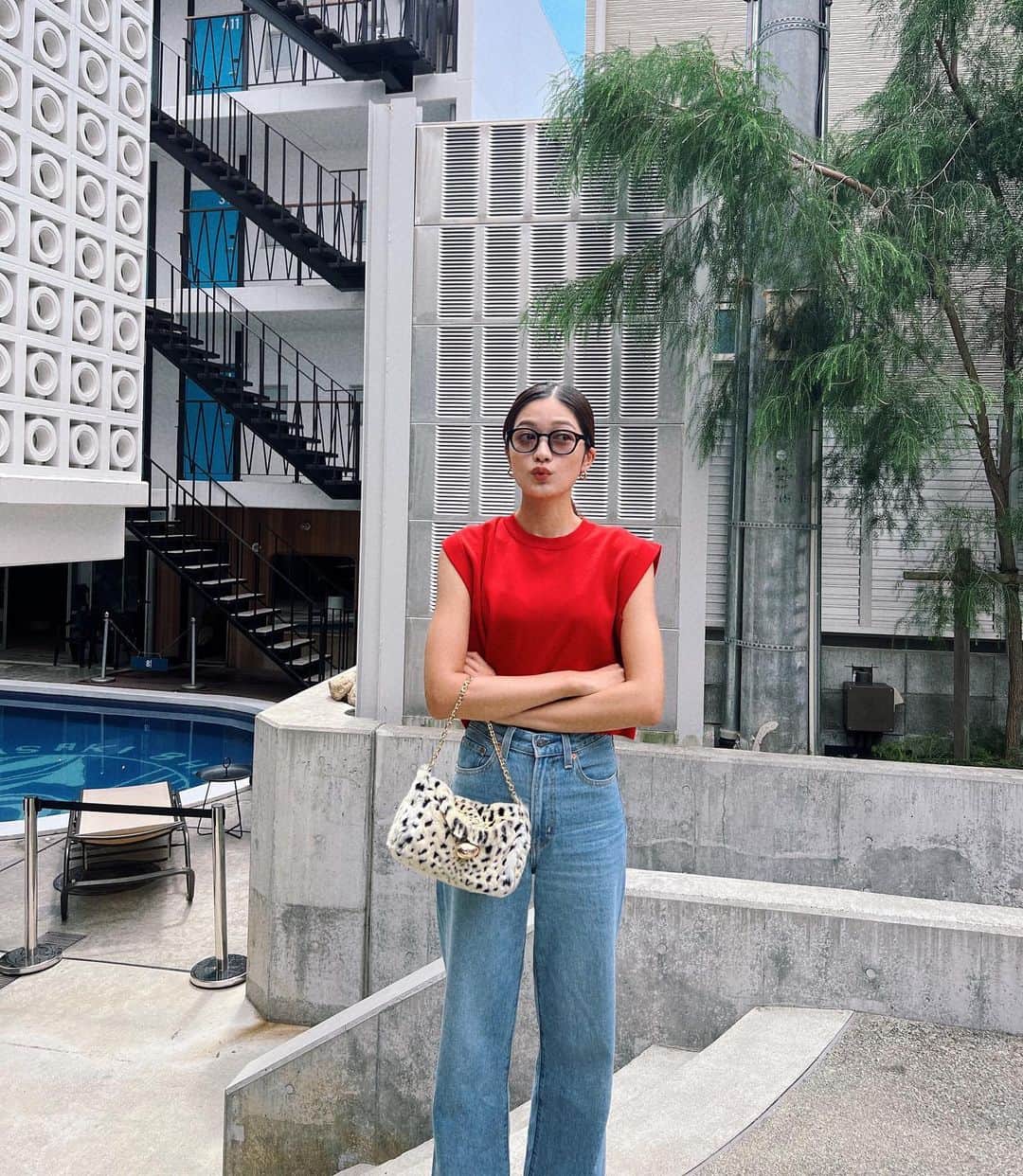 のインスタグラム：「#aine_code 🍎  👖 @sly_official × @levis_japan   鞄はもう秋仕様🍂 靴も最近のお気に入り♡  #sly#levis#levisjeans  #デニムコーデ#ハイウエスト #ハイウエストデニム」