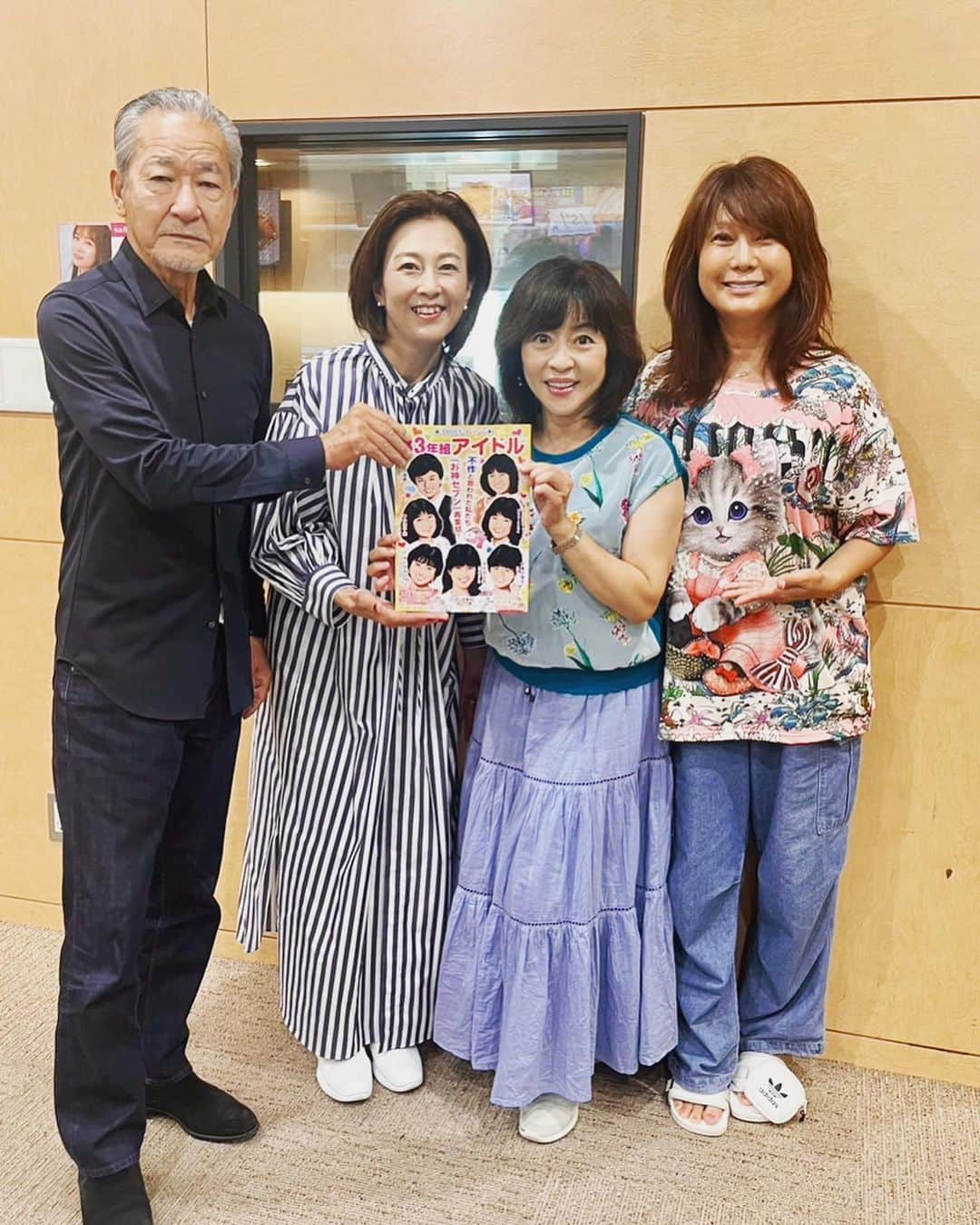 森尾由美のインスタグラム：「あっことー！  本日、文化放送 大竹まことゴールデンラジオに 松本明子ちゃんと 出演させていただきました。  「不作なのにしぶといな〜」と 大竹さんのコメントに大爆笑😆  9月29日、30日のお神イベントを しっかり告知させていただきました。  あっこが 「人助けだと思って劇場へお越しください」と懇願…🤣🤣  《お神セブンオリジナルグッズも 販売します！》  クリアファイル2枚セット 千絵ちゃんがオーダーしてくれて 私たち自身で袋詰め…  とことん手作り😅  お神セブンイベント会場 銀座博品館劇場でしか買えません！  お神セブンオリジナルクリアファイル 2枚セット　税込500円 数量限定です。 この機会に是非お求めくださいね！  #大竹まことゴールデンラジオ #大竹まこと　さん #はるな愛　さん #松本明子　ちゃん #お神セブン40周年記念イベント #クリアファイル」