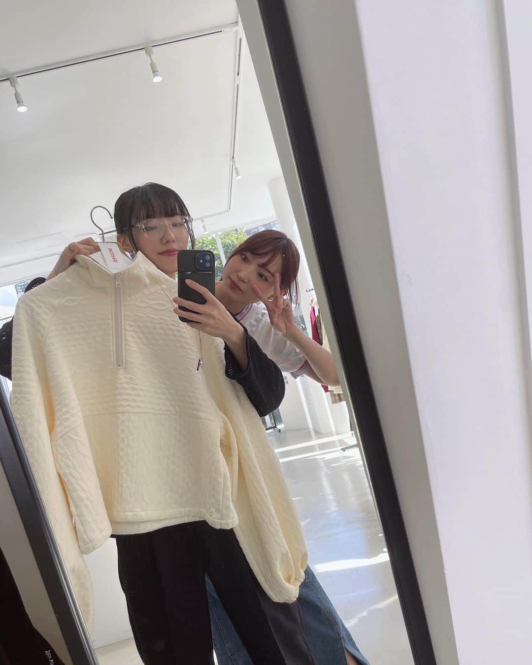 のインスタグラム：「⁡ ⁡ . ⁡ ⁡ ⁡ @yustagram12 と MILKFED 2023 WINTER EXHIBITION  にお邪魔させていただきました！ ⁡ ⁡ ⁡ ⁡ 秋服冬服大好き人間なので目移りが止まりません。 とても素敵な空間でした！ ⁡ ⁡ 届くのが待ち遠しいです💪🏻 ⁡ ⁡ ⁡ XLARGE/X-girlさんにもお邪魔させていただいたので、この秋は楽しみが止まりません！ ⁡ ⁡ ⁡ 早く袖を通せる気温になれ〜🍂 ⁡ ⁡ @milkfedjp   #milkfed」