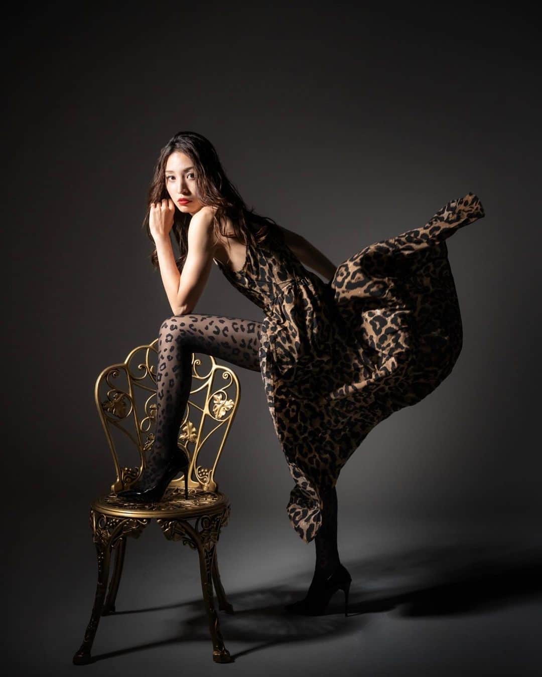 茨木菜緒のインスタグラム：「. 📸 @okamototakuya_plusbe  .  #撮影 #shooting #studio #ファッション #fashion #hair #hairfashion #photo #photography #world #model #portrait #leopard #レオパード #豹柄 #code」