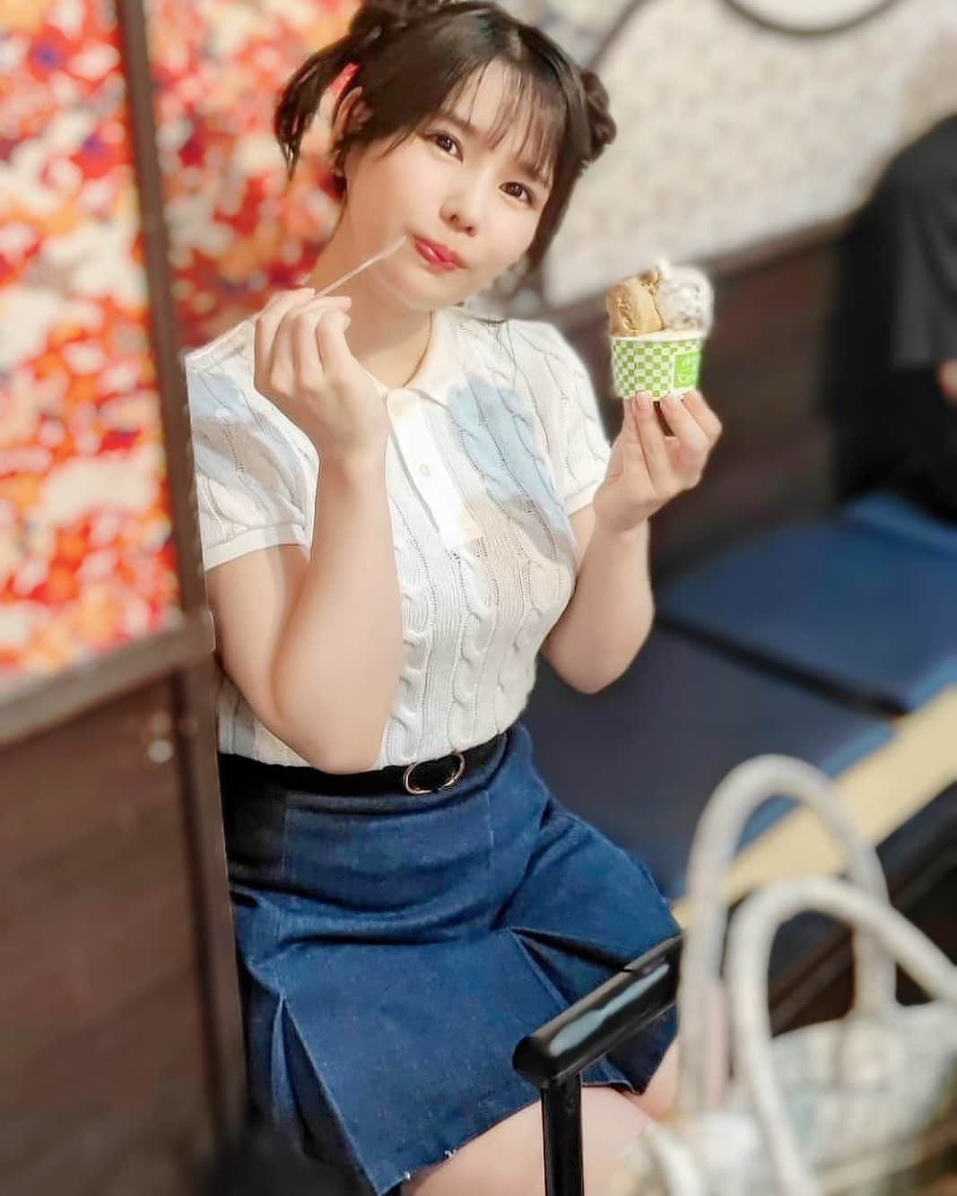 のインスタグラム：「ジェラートおいしかったー🍦🍦🍦 #浅草駅すぐ近くのジェラート屋さん#変わった味が多くて好き#いつも頼むのは豆腐味#増田さんのお友達が奢ってくれました#佐久間さんありがとう#グラビアアイドル#新垣優香」