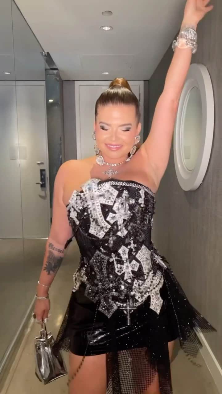 シャネル・ウエスト・コーストのインスタグラム：「Lil recap of last night @mtv @vmas ✨ Go like my last 2 posts too since nobody saw them lol」