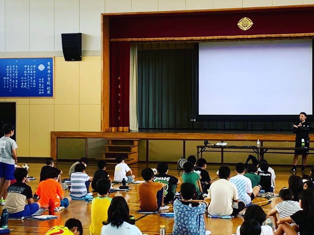 佐藤勇人さんのインスタグラム写真 - (佐藤勇人Instagram)「市原市立有秋西小学校  千葉県トップアスリート等活用事業の講師として、6年生66人の生徒さんへの講演を務めました。  講演後のボール遊びも汗をかきながら、楽しんでくれました😁  有秋西小学校の皆さん ありがとうございました！  #市原市 #有秋西小学校  #ジェフユナイテッド市原千葉  #佐藤勇人」9月14日 12時10分 - yuto7sato