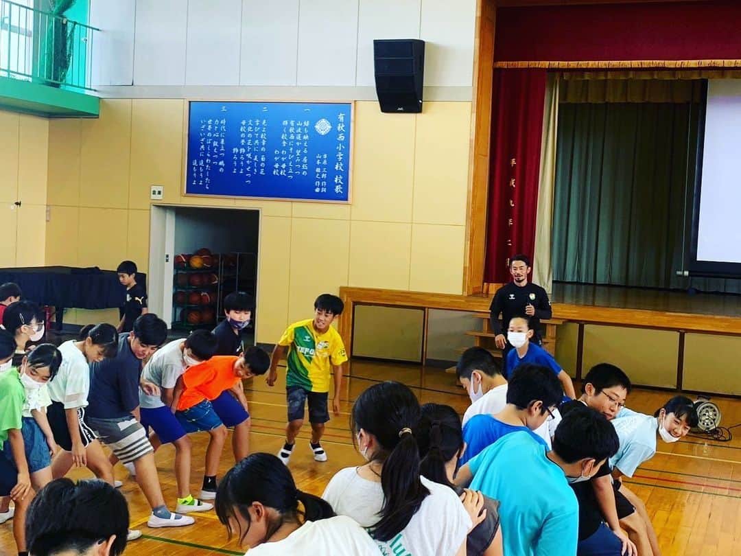 佐藤勇人さんのインスタグラム写真 - (佐藤勇人Instagram)「市原市立有秋西小学校  千葉県トップアスリート等活用事業の講師として、6年生66人の生徒さんへの講演を務めました。  講演後のボール遊びも汗をかきながら、楽しんでくれました😁  有秋西小学校の皆さん ありがとうございました！  #市原市 #有秋西小学校  #ジェフユナイテッド市原千葉  #佐藤勇人」9月14日 12時10分 - yuto7sato