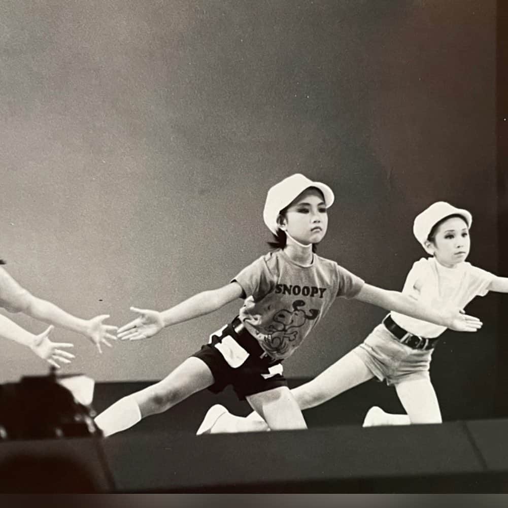 飯島真理のインスタグラム：「I have to say this is my favorite. This is the 5th grader Mari. My very first modern ballet recital. これがお気に入りだな。私の最初のダンス・クラスは、モダン・バレエでした。5年生の時の初めてのダンス・リサイタル」