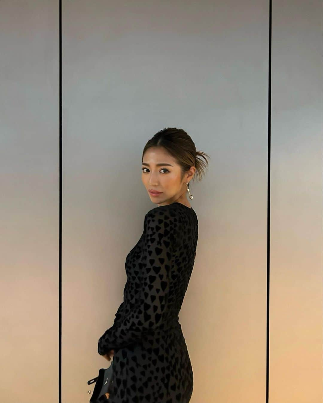 今井華のインスタグラム：「🐆 or 🖤??  上半身コルセットの様にキツいの 笑 秋も運動頑張ろ。」