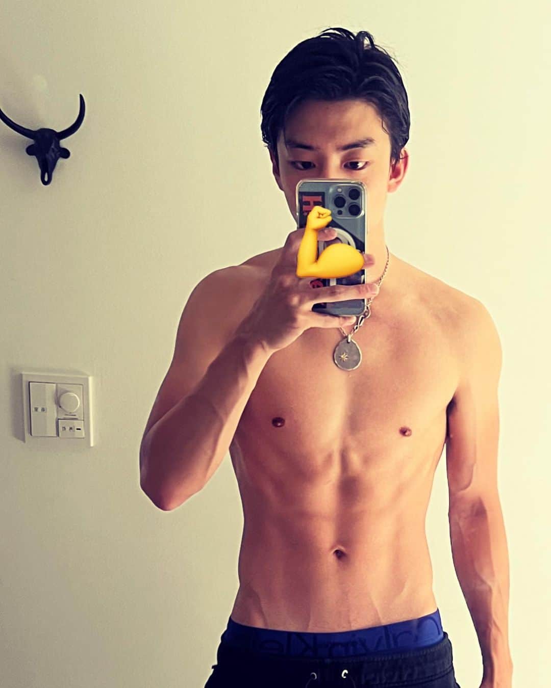 のインスタグラム：「連日猛暑ですが、大丈夫ですか？  トレーニングしてしっかり免疫力つけてます💪  ちょっと昔より体に変化が出てきたかと、、頑張ります👊  今日も頑張りましょう🌊  kentaro.....」