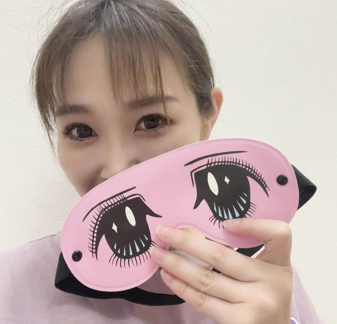 愛内里菜のインスタグラム：「今日１４日は１４時から 久々の１７配信で、利き配信するよ‼️ ⁡ 今日はなんだろう🤣 ⁡ 負けると、以前みたいに タコ被せられて街を歩くみたいな 罰ゲーム待ってるからね🐙💦🤣 詳しくは愛内里菜YouTube 「築地で罰ゲーム！！」見てね🤣🐙 ⁡ 負けられない戦いがある🫡笑  17アプリをダウンロードで 愛内里菜_official フォローで 見れます！！  1週間アーカイブにも残すよ😌✨  😆YouTube！ 「愛内里菜オフィシャルチャンネル」  ⁡ 🐦Twitter 愛内里菜 official @RRikakakiuchi ⁡ ⁡ 😆TikTok 愛内里菜/Rina Aiuchi 　 🟥17配信 愛内里菜_official ⁡ #17配信  #生配信 #愛内里菜  #歌手 再始動 #垣内倶楽部  #バンド   #ライブ #一体化 #絆 #盛り上がりたい  #感謝  #23周年　 #YouTube #ユーチューバー#TikTok」