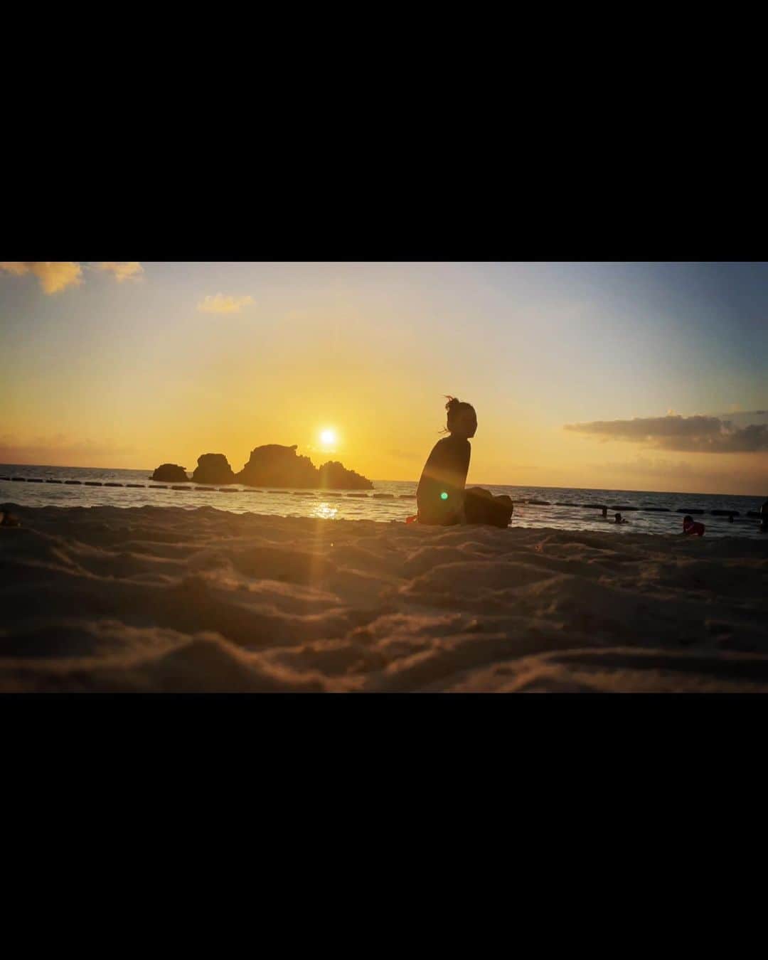 島袋寛子のインスタグラム：「-  tidanから📷。  今日は、ことだまと本音のお話をup。 言霊は経験するとよくわかる。 本音は"本心からの言葉、本当の音色"と、調べるとでてくる。 素敵。 上手にできないこともあるけど、人間だもの。できるだけ気持ちよくいること、大切にしたい。 そんなことを朝から語りました。」