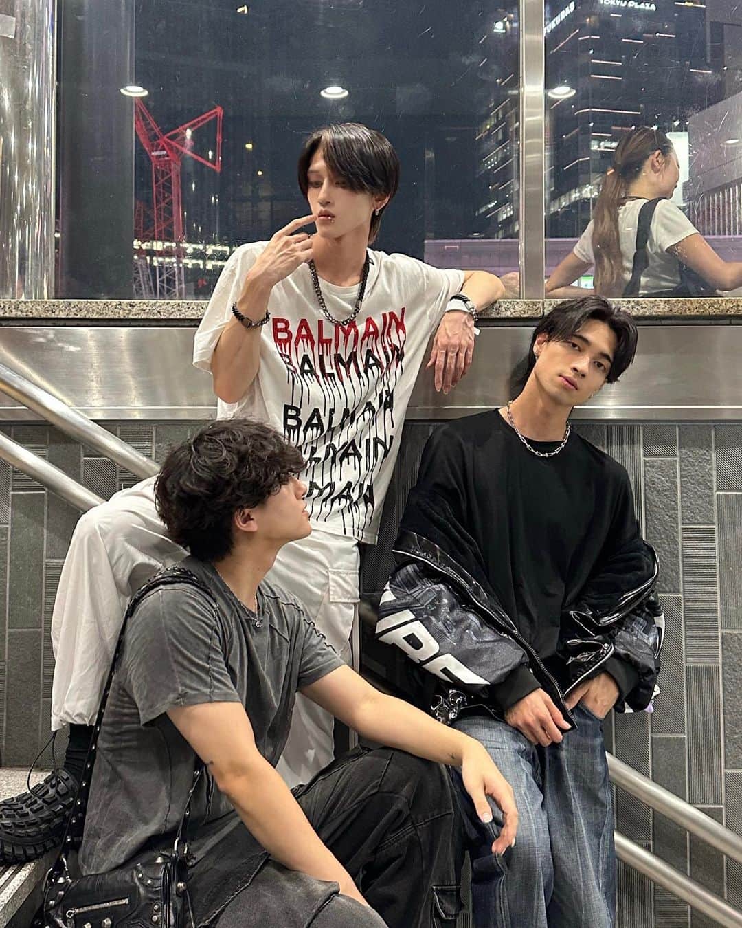 まきとんのインスタグラム：「🤍🖤🩶」
