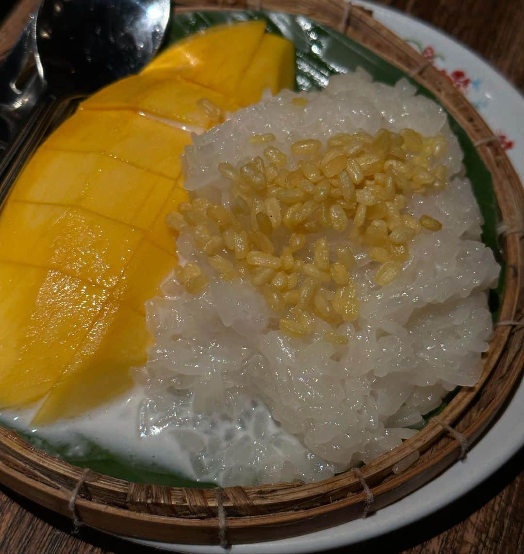 山賀琴子さんのインスタグラム写真 - (山賀琴子Instagram)「タイで食べたものたち🥭🍜🍤」9月14日 13時04分 - kotokoyamaga