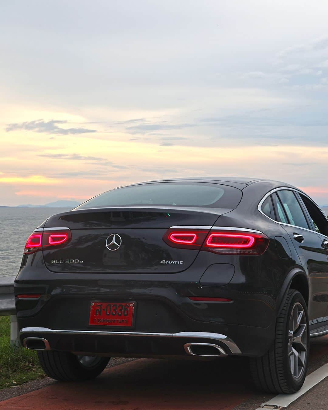 Mercedes-Benz Thailandのインスタグラム：「ให้ทุกวันมีแต่เรื่องราวดีๆ และ สนุกได้ไม่จำกัดเมื่อออกเดินทางกับ Mercedes-Benz GLC 300 e 4MATIC Coupé AMG Dynamic ไม่ว่าจะเส้นทางไหนจะเป็นอย่างไรก็เอาอยู่!  🖤 ขุมพลังการขับเคลื่อนเหนือระดับ ผสานการทำงานระหว่างเครื่องยนต์เบนซิน 4 สูบ ให้คุณได้ออกไปพิชิตได้ทุกเส้นทาง 🖤 ไฟหน้าแบบ MULTIBEAM LED ที่ช่วยส่องสว่างตลอดการเดินทาง 🖤 พวงมาลัย 3 ก้าน มัลติฟังก์ชันดีไซน์สปอร์ต ให้คุณควบคุมทิศทางการขับขี่ได้อย่างมั่นใจ  *อุปกรณ์บางส่วนในภาพอาจแตกต่างจากที่จำหน่ายจริง โปรดตรวจสอบรายการอุปกรณ์ของรถยนต์แต่ละรุ่นที่ผู้จำหน่ายฯ อย่างเป็นทางการทั่วประเทศ​​  #GLC #Coupé #MercedesBenz #MercedesBenzThailand」