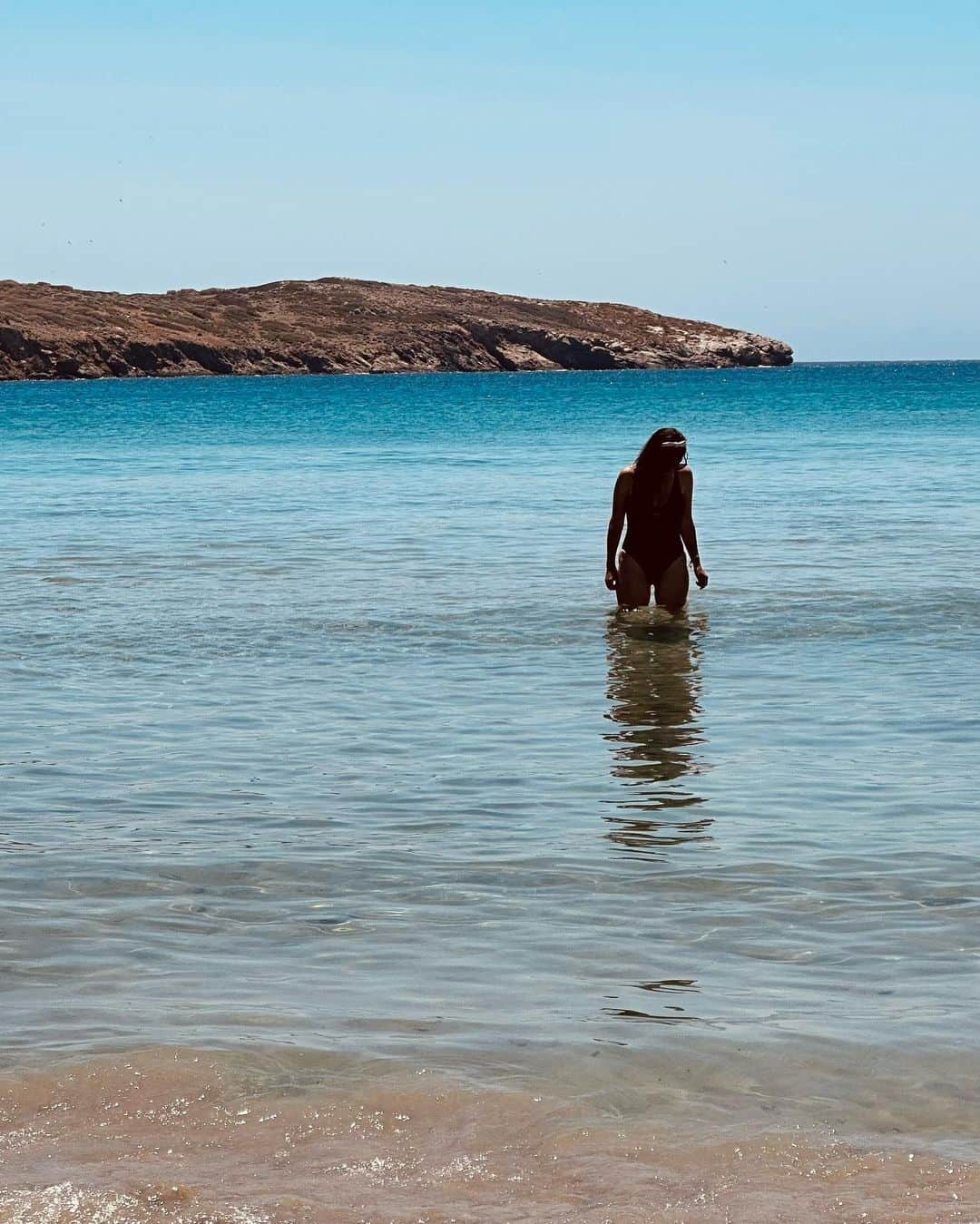 ハンナ・シモンのインスタグラム：「PANAYIAMOU TAKE ME BACK MORO MOUS 🇬🇷」