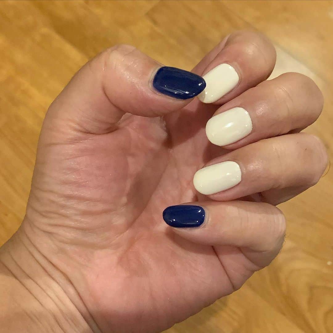 黒沢薫のインスタグラム：「ちょっと色を変えました。 #nail #黒沢薫 #navy #white #cool #ヒアナウ #instafashion #lovelife」