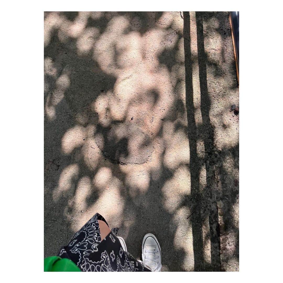 阿部洋子のインスタグラム：「🌚🌞🌝  光と影が美しい  #残暑   #nofilter」