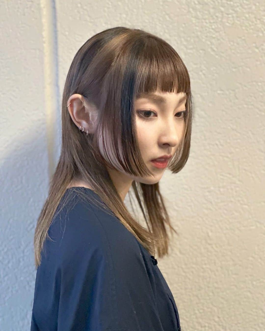 家入レオのインスタグラム：「ハイライトとインナーカラーをアップデート♡寒くなったら軟骨のピアス増やそうかな、、」